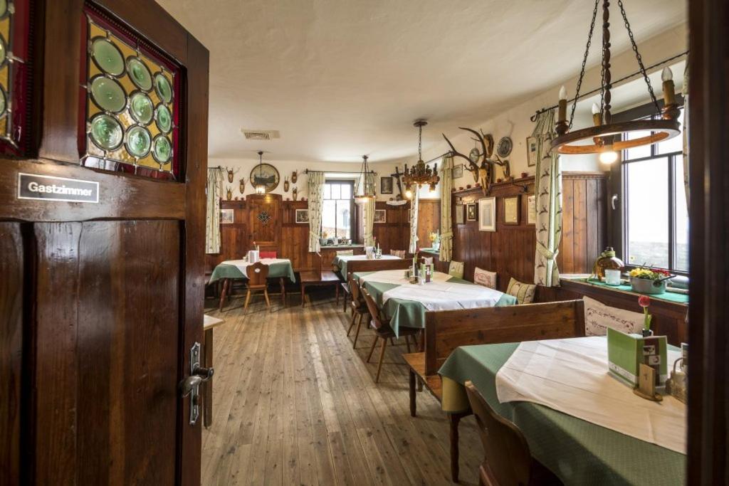 Gasthof Grüner Baum Kirchberg am Wechsel Dış mekan fotoğraf